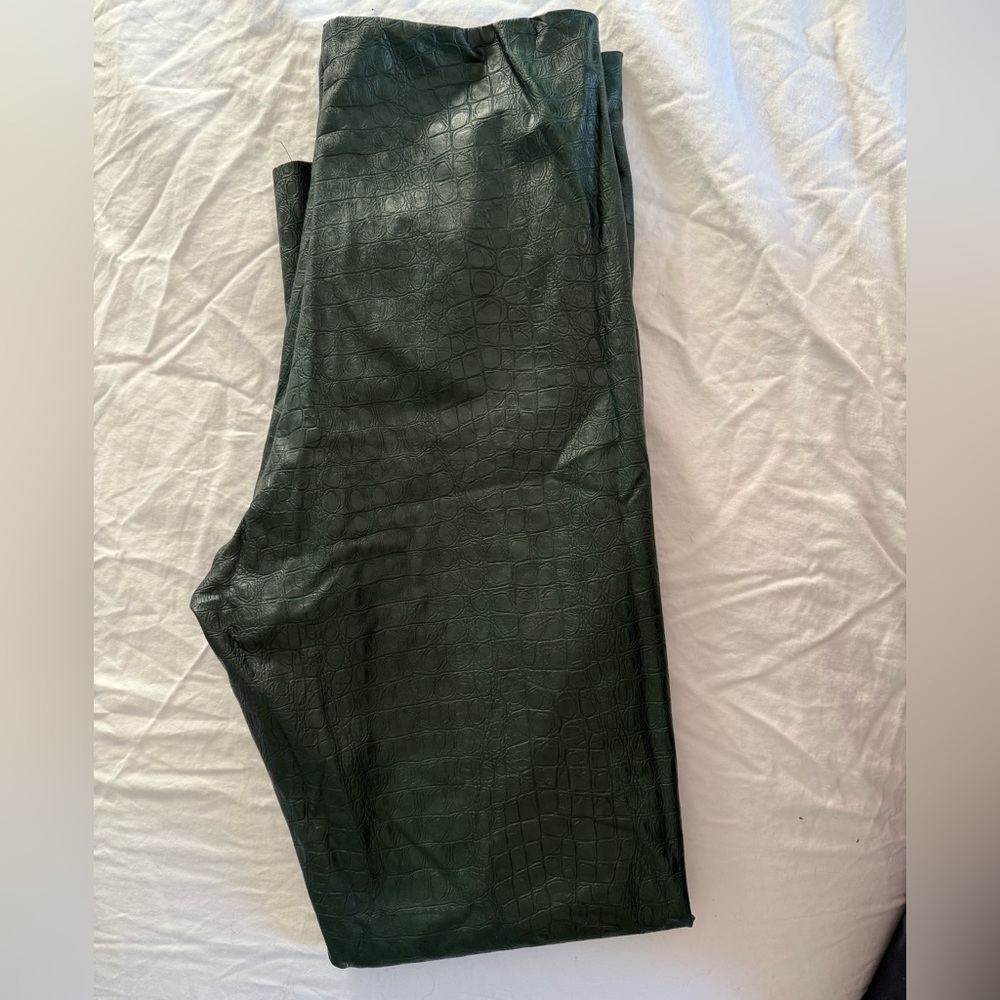 Never Worn Commando Green Snakeskin Leggings - image 1